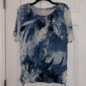 Chico’s blue/white/black abstract print soft knit top. Size L Chico’s size 2
